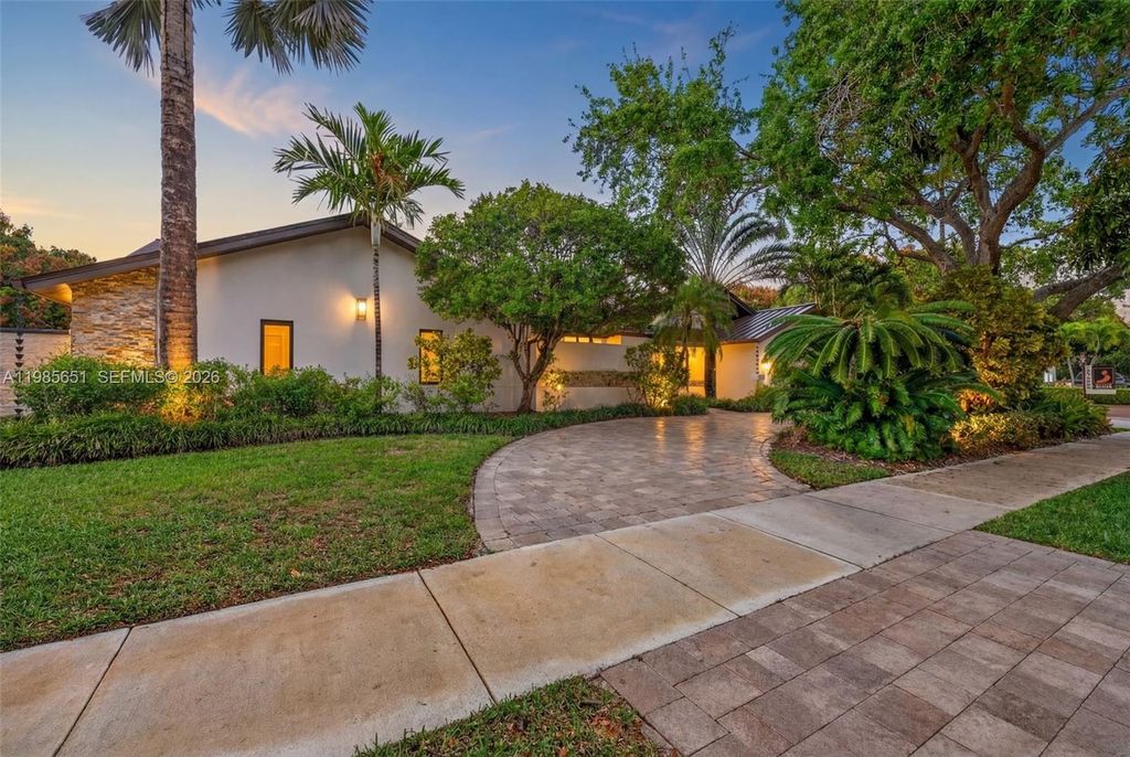 8263 SW 160th St, Palmetto Bay, FL 33157