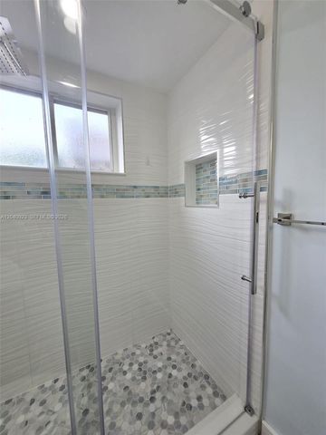 17324 NW 74th Avenue 102, Hialeah, FL 33015