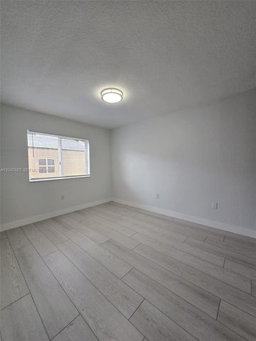 17324 NW 74th Avenue 102, Hialeah, FL 33015