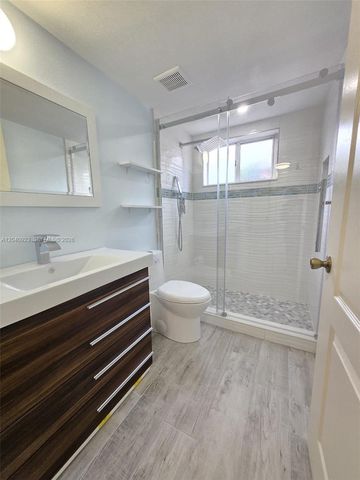 17324 NW 74th Avenue 102, Hialeah, FL 33015