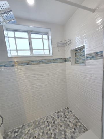 17324 NW 74th Avenue 102, Hialeah, FL 33015