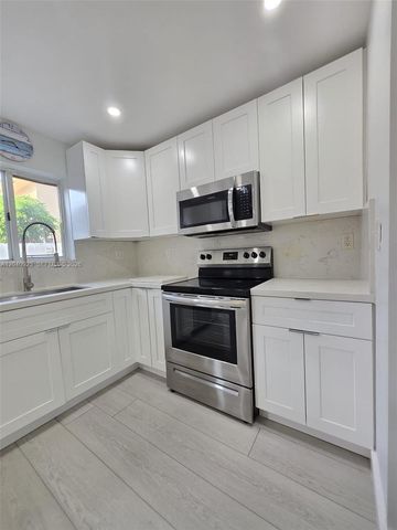 17324 NW 74th Avenue 102, Hialeah, FL 33015