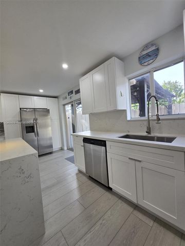 17324 NW 74th Avenue 102, Hialeah, FL 33015