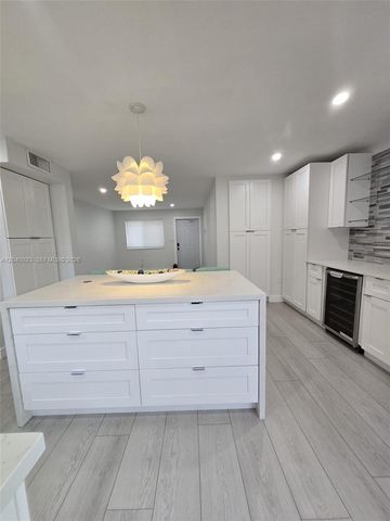 17324 NW 74th Avenue 102, Hialeah, FL 33015