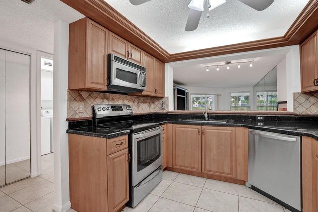7411 GRANVILLE Drive 106, Tamarac, FL 33321