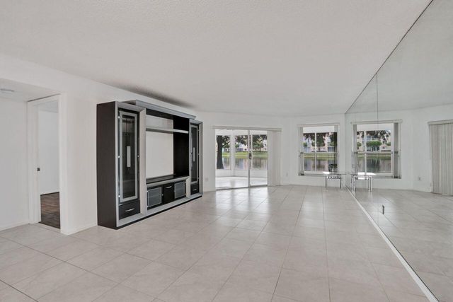 7411 GRANVILLE Drive 106, Tamarac, FL 33321