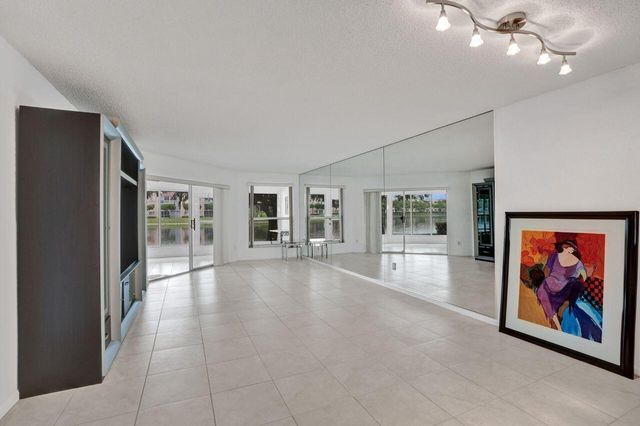 7411 GRANVILLE Drive 106, Tamarac, FL 33321