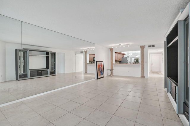 7411 GRANVILLE Drive 106, Tamarac, FL 33321