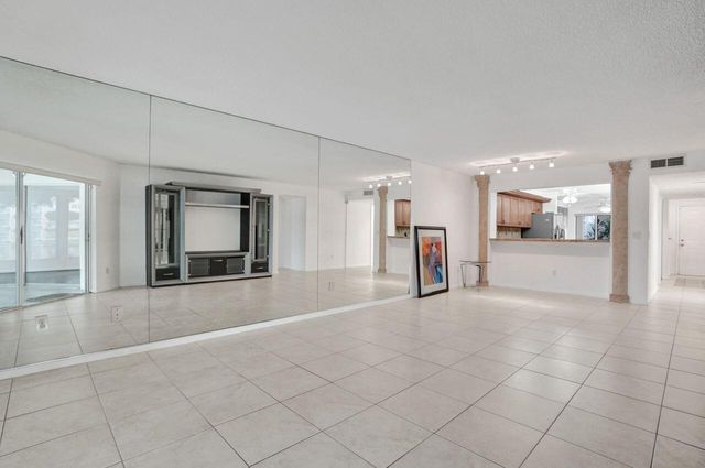 7411 GRANVILLE Drive 106, Tamarac, FL 33321