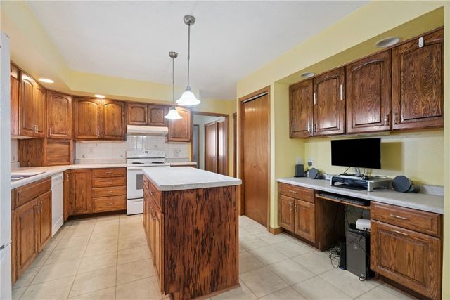 922 7th St SW, Cedar Rapids, IA 52404