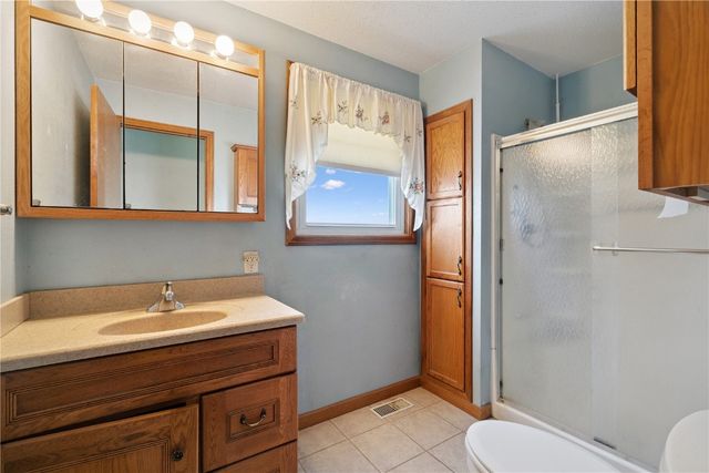 922 7th St SW, Cedar Rapids, IA 52404