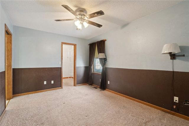 922 7th St SW, Cedar Rapids, IA 52404