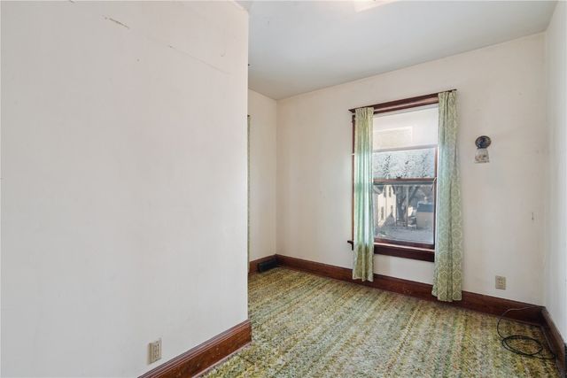 922 7th St SW, Cedar Rapids, IA 52404