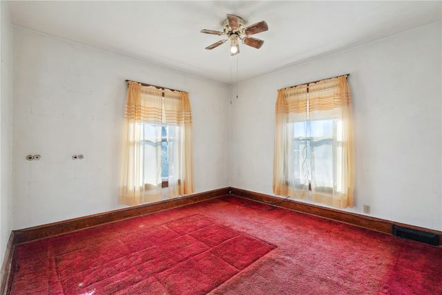 922 7th St SW, Cedar Rapids, IA 52404