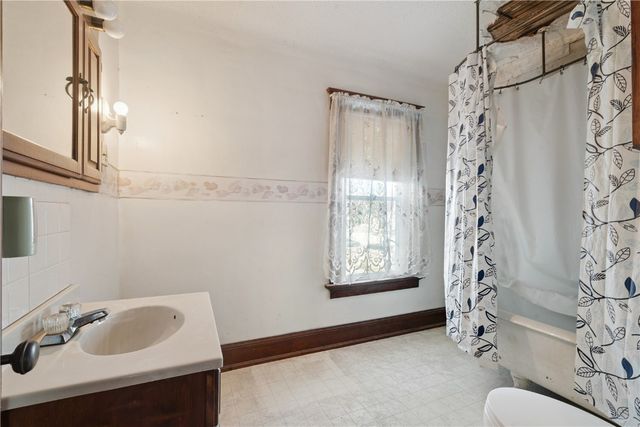 922 7th St SW, Cedar Rapids, IA 52404