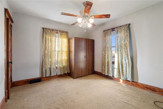 922 7th St SW, Cedar Rapids, IA 52404