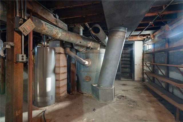 922 7th St SW, Cedar Rapids, IA 52404