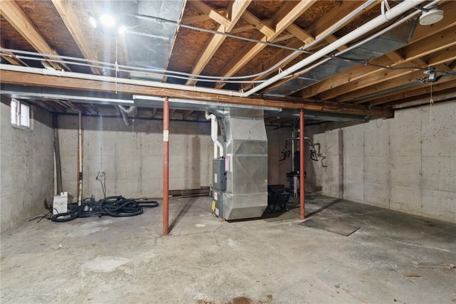 922 7th St SW, Cedar Rapids, IA 52404