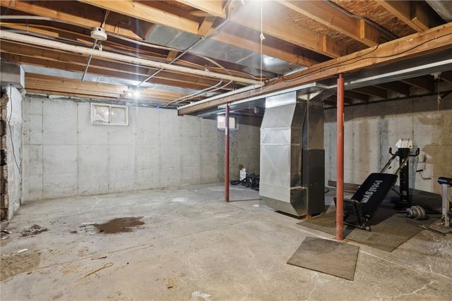 922 7th St SW, Cedar Rapids, IA 52404