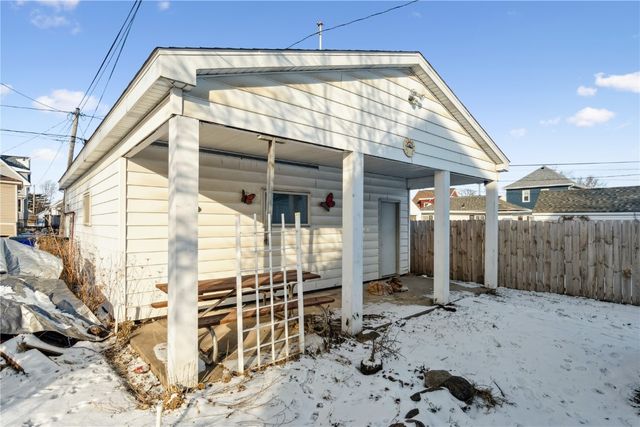 922 7th St SW, Cedar Rapids, IA 52404