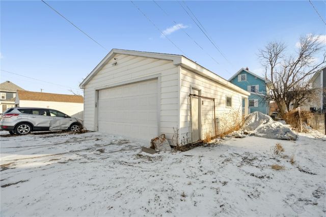 922 7th St SW, Cedar Rapids, IA 52404