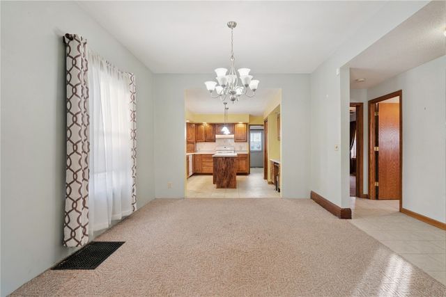 922 7th St SW, Cedar Rapids, IA 52404