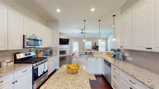 720 Hedgefield Way, Prattville, AL 36066