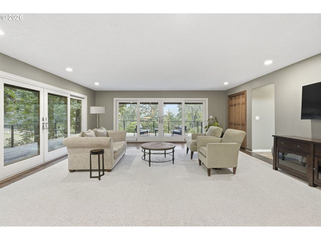 20225 S CENTRAL POINT Rd, Oregon City, OR 97045
