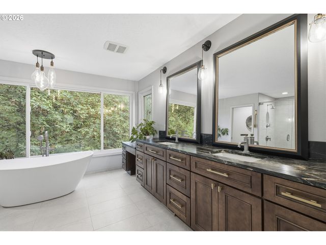 20225 S CENTRAL POINT Rd, Oregon City, OR 97045