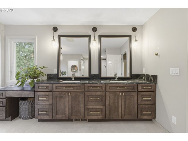 20225 S CENTRAL POINT Rd, Oregon City, OR 97045