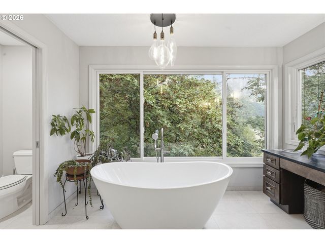 20225 S CENTRAL POINT Rd, Oregon City, OR 97045