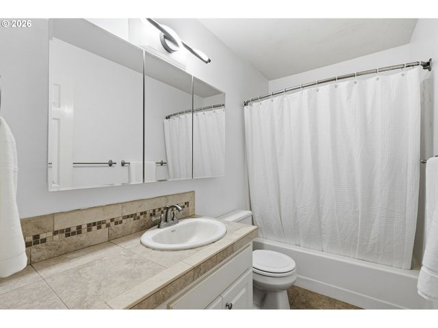 20225 S CENTRAL POINT Rd, Oregon City, OR 97045