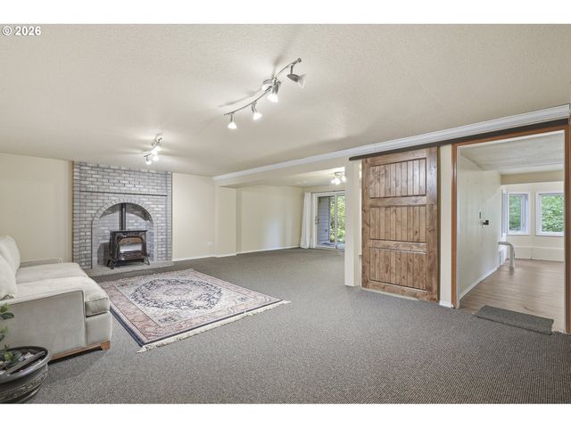 20225 S CENTRAL POINT Rd, Oregon City, OR 97045