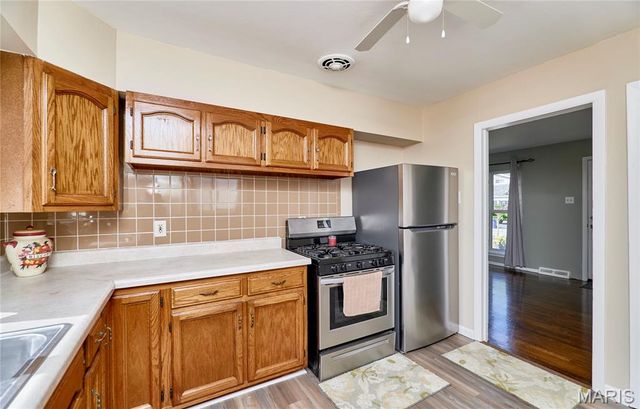 18 White Drive, St Louis, MO 63135