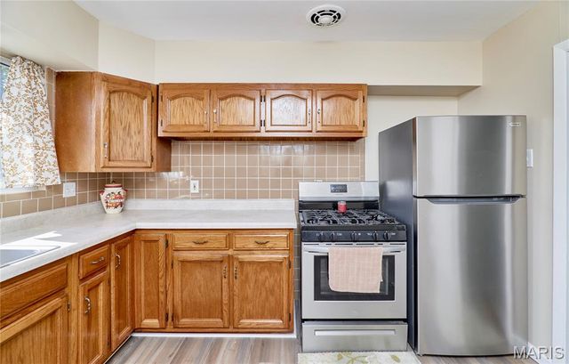 18 White Drive, St Louis, MO 63135