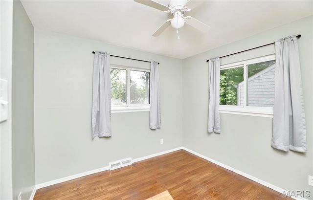 18 White Drive, St Louis, MO 63135