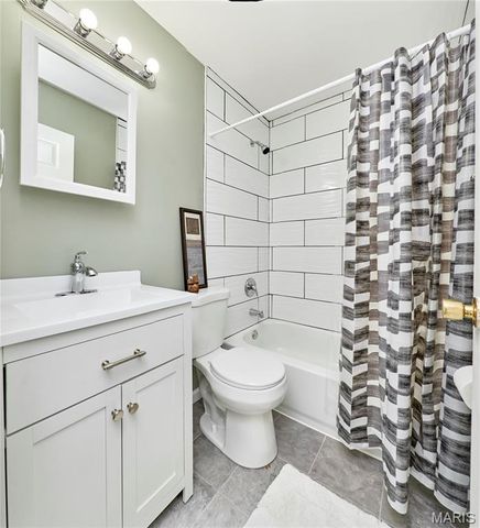 18 White Drive, St Louis, MO 63135