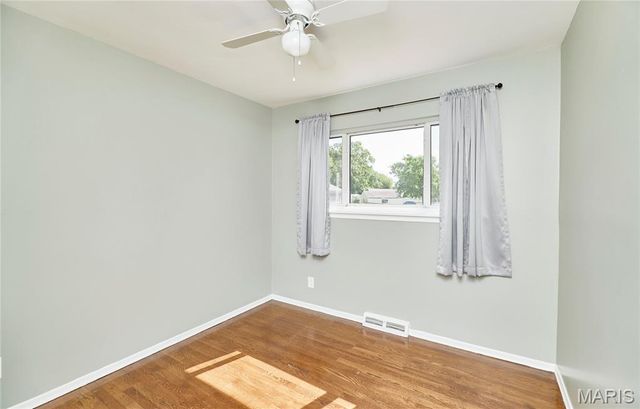 18 White Drive, St Louis, MO 63135