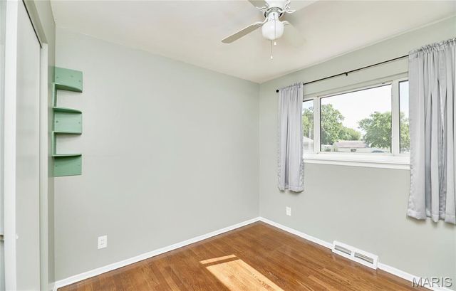 18 White Drive, St Louis, MO 63135