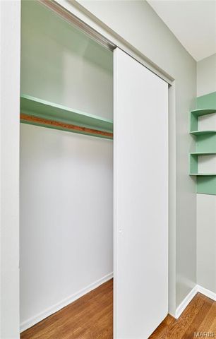 18 White Drive, St Louis, MO 63135