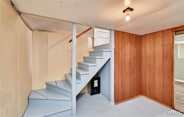 18 White Drive, St Louis, MO 63135