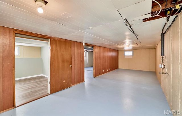 18 White Drive, St Louis, MO 63135