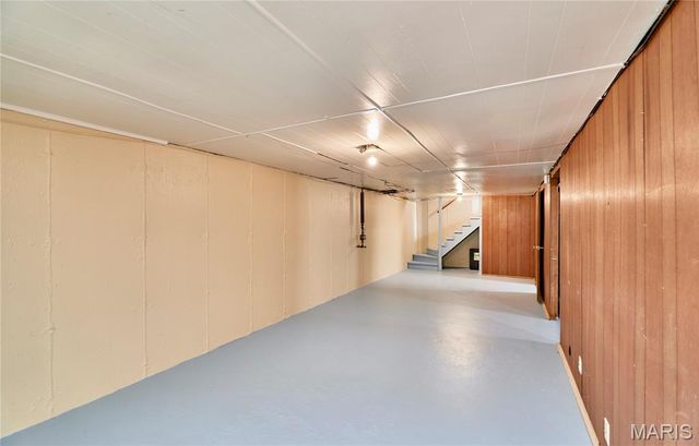 18 White Drive, St Louis, MO 63135