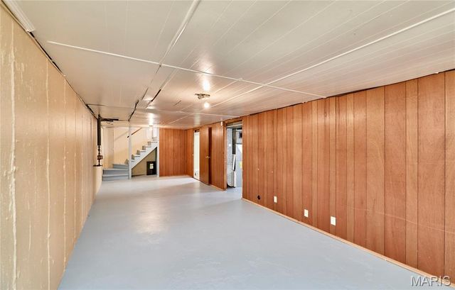 18 White Drive, St Louis, MO 63135