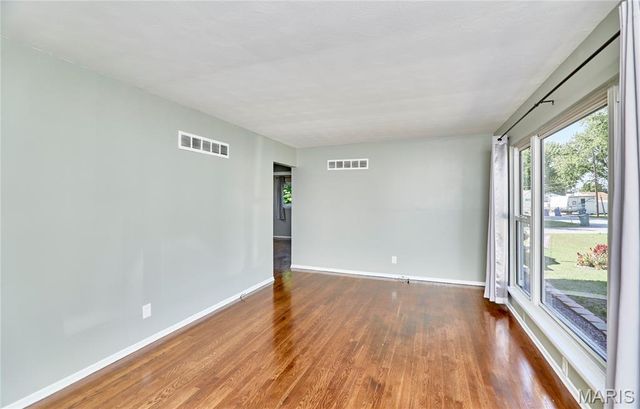 18 White Drive, St Louis, MO 63135