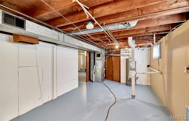 18 White Drive, St Louis, MO 63135