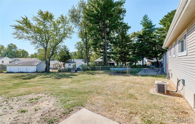 18 White Drive, St Louis, MO 63135