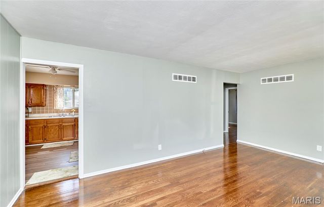 18 White Drive, St Louis, MO 63135