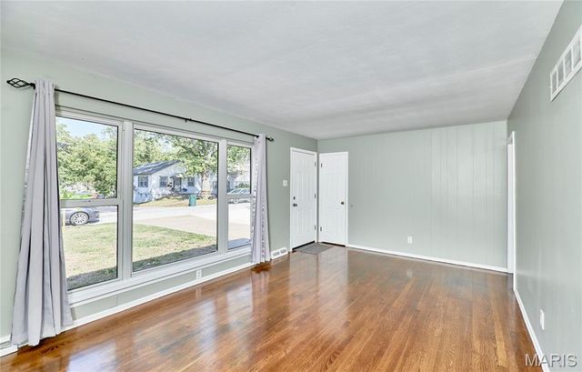 18 White Drive, St Louis, MO 63135