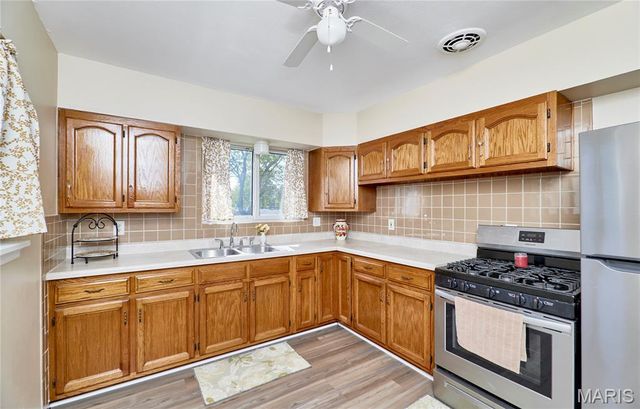 18 White Drive, St Louis, MO 63135